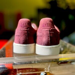 ASICS purple Gel Suede shoes/sneakers in excellent condition/Mens 8,Women’s 10